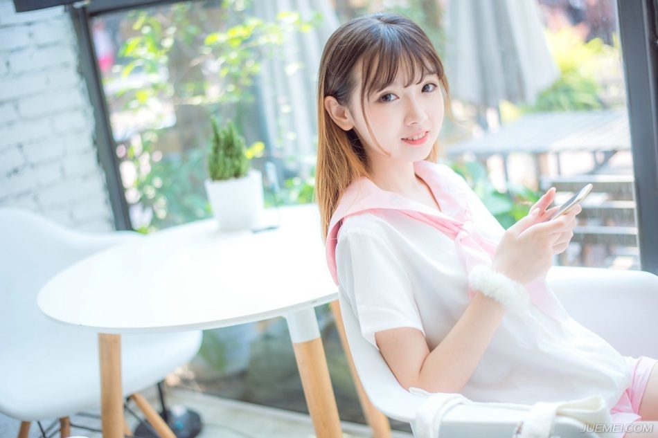 只听刘璝低沉的声音里，隐隐带着几分咆哮：“我为刘家出生入死，浴血拼杀，刘璋却在后方私通我妻子，更暗谋害我，非我不忠，奈何刘璋昏庸无道，更要绝我生路，今日回来，刘璝也没想过活着出去，将军，我刘璝今日，要反了！”